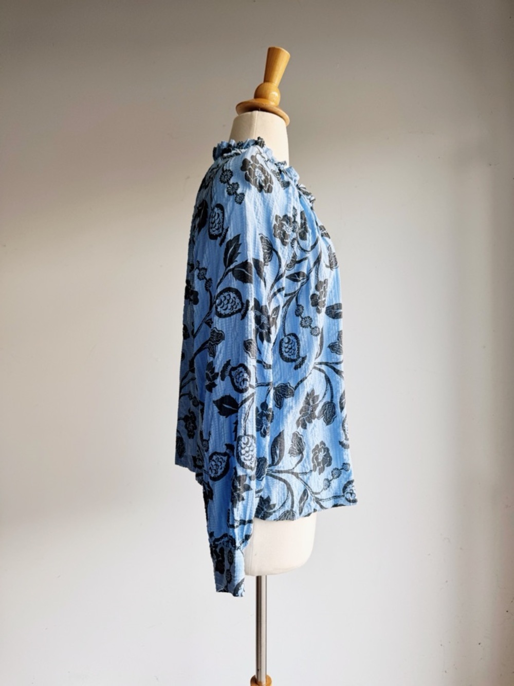 LOFT Cornflower Blue Floral Blouse XL Lightweight Airy Peasant Top Boho Chic - Picture 3 of 5
